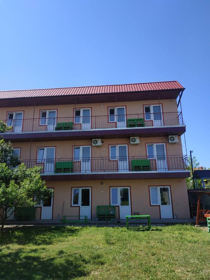 Monte Karlo Hotell Zaliznij Port Eksteriør bilde