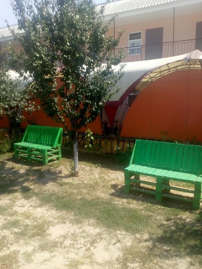 Monte Karlo Hotell Zaliznij Port Eksteriør bilde